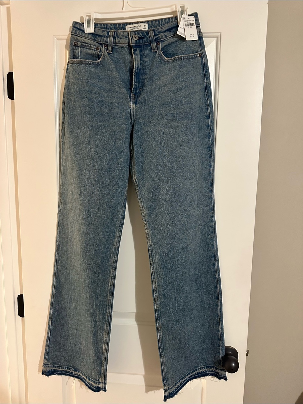 Abercrombie 90’s Relaxed Medium 27 Long Denim NWT Raw Hem